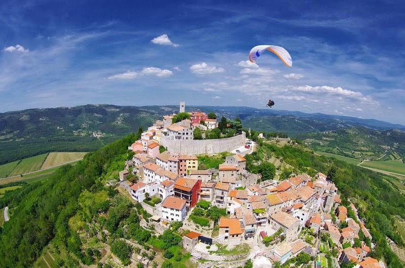 Suspended Thrills: Paragliding High Above Croatia